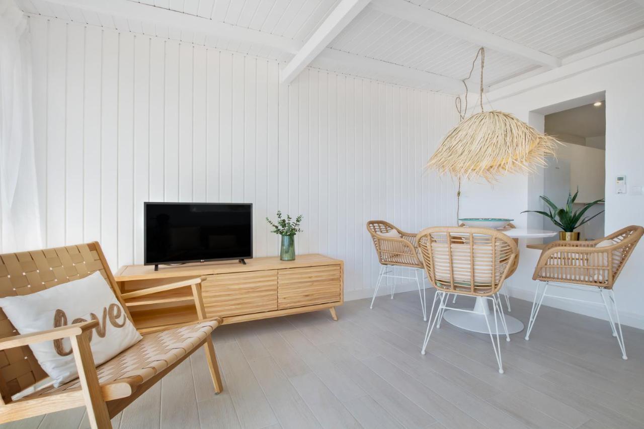 Casa De La Playa. Beach House With Magnificent Sea Малага Екстериор снимка