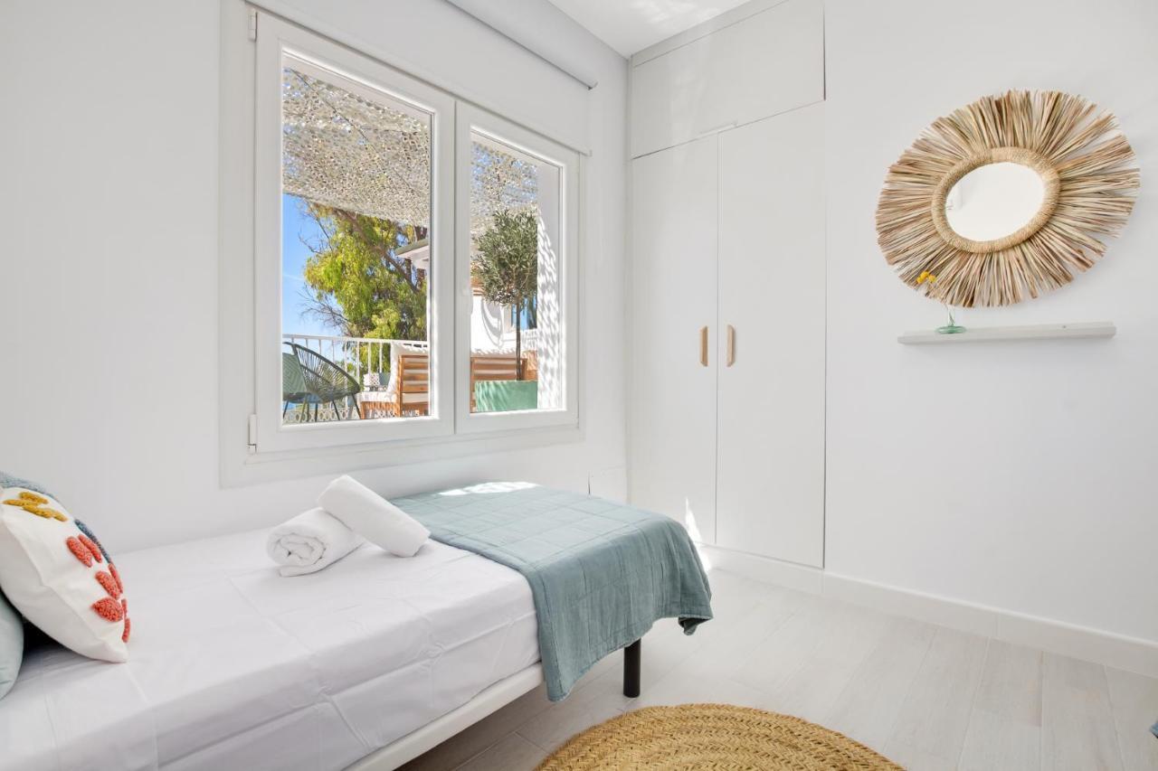 Casa De La Playa. Beach House With Magnificent Sea Малага Екстериор снимка